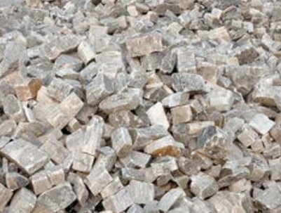 һ���˽�����ʯ�����ڏUˮ�еđ���