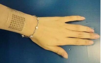 ���A��W�ɹ��аl���ɜy���w��̖��ʯīϩ�����Ƥ�w��