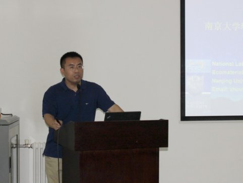 �Ͼ���W���½������xӢ���ʼһ��W����ʿ