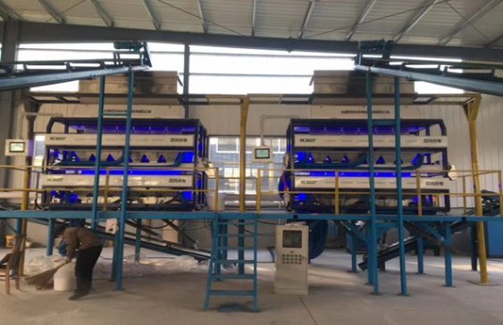 ɫ�x�C�S����ô�࣬��ο͑�Ψ����A�@һ�ң�С�������؃�Ļ��