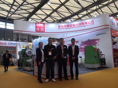 ���������ģ�����ǰ�С� �����χ�ɰĥ�C����ڶ�ʮ�Č��Ї����HͿ��չ