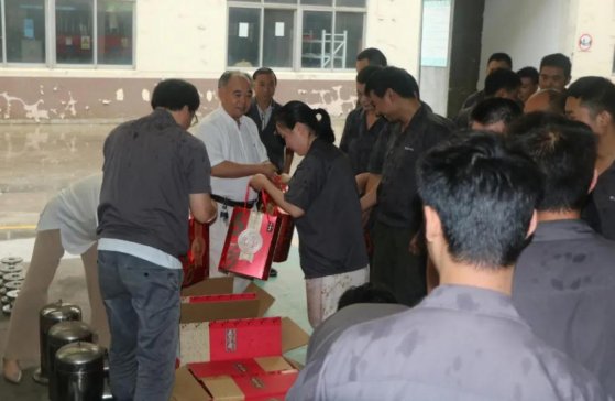 ���K���ѣ����؍�λ�^���磬�^��Ŀ�˲�ͣЪ