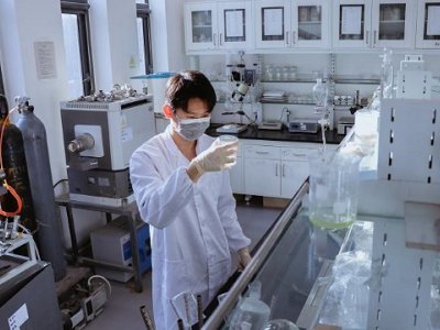 ����W���M�մ��c�ӹ����g(sh��)���������c�����