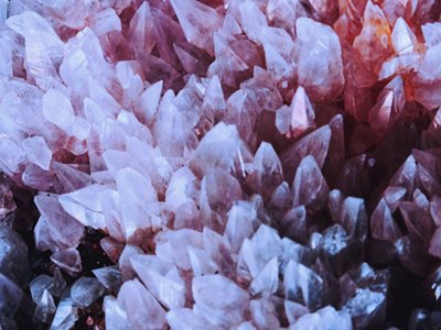 �����²Ķ��أ����|���}ʯӢ�V���^�����ӹ��c�ἃ�V�����ڰ�������댧�w�I��ԭ���ϵĺܶ��I��