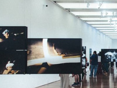 ��ݾ����������³�||2022��ʮ���Ϻ����H����l��չȫ������չ�У�