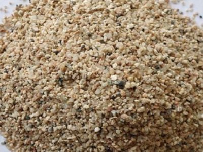 ʯ�а׽𣬺���ʯ�ڑ��������d�a�I�б��F����