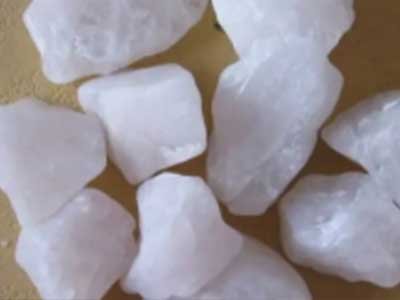 �Pʢ�Ƽ����ϳ�ʯӢ�Ŀ����Ӌ���M�н��O