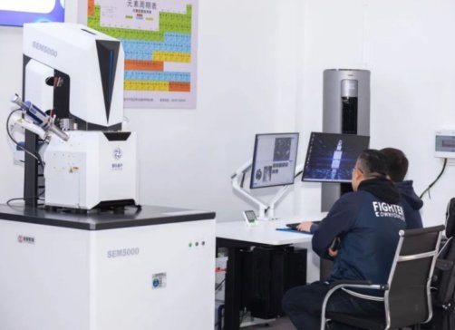 ���υf�У����a��R������ͻ��ӛ��