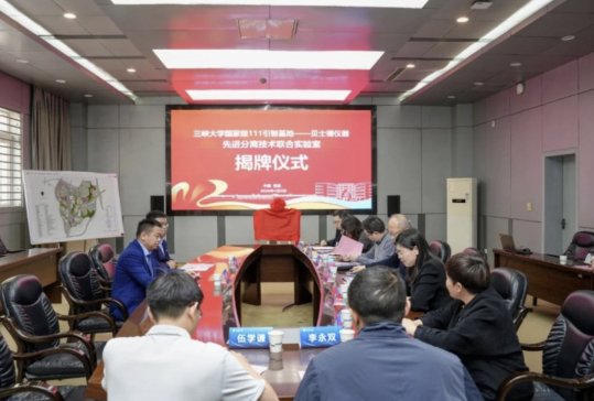 ؐʿ�µ�10�����M���x���g�ό���ҽ���