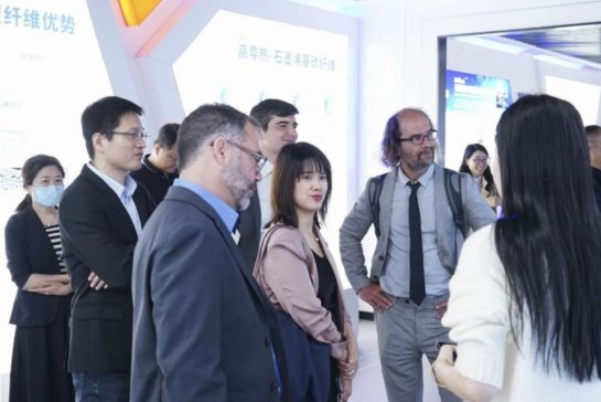 Ӣ��(gu��)����W(xu��)��(hu��)����F(tu��n)�����݇�(gu��)�Hʯīϩ���[�^���^����