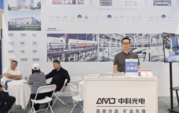 �A�M�չ٣��пƹ���WҫSiliconTech 2025�����I��ķ��x�¼oԪ��