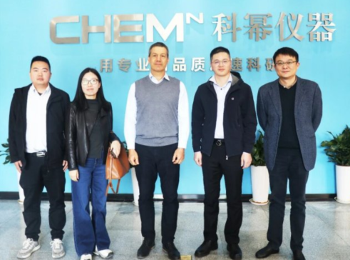 IKA�Ї��^������Mr. Stalder Stephan�ʈF��W�R�ƃ�x���L����������̽���Ѓx�������C��