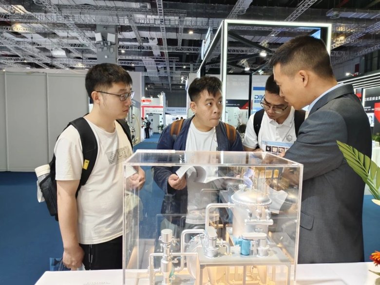 095722_160732_gsdt.jpg 095722_160732_gsdt.jpg