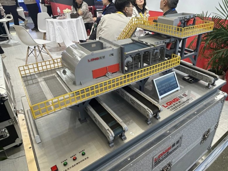 082235_120421_gsdt.jpg 082235_120421_gsdt.jpg