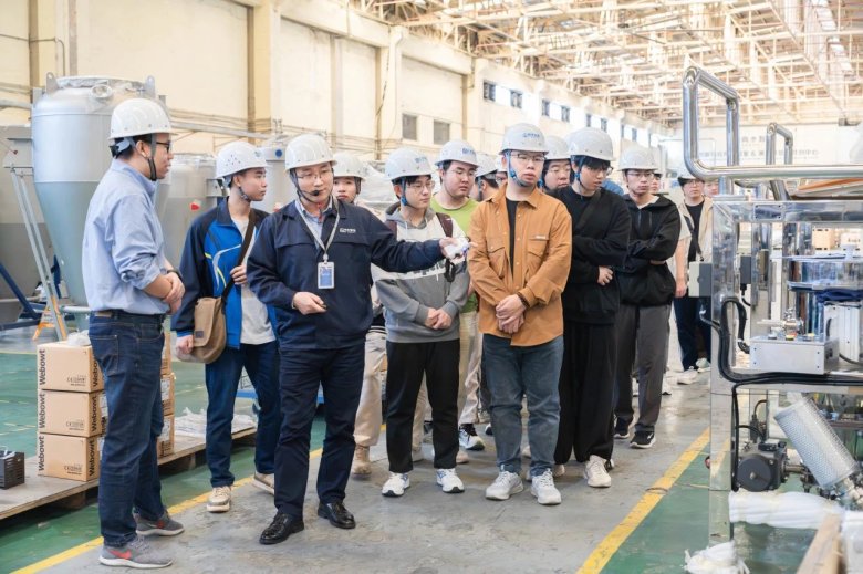 082713_216233_gsdt.jpg 082713_216233_gsdt.jpg