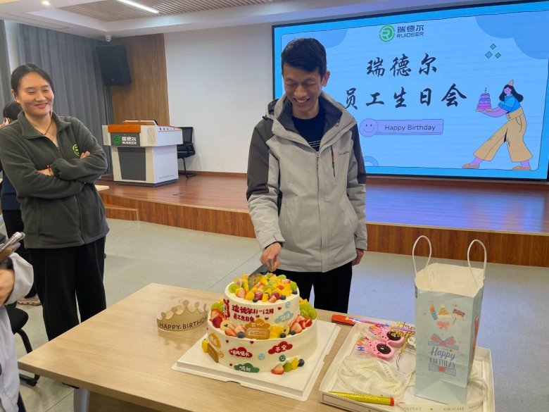 144055_991880_gsdt.jpg 144055_991880_gsdt.jpg