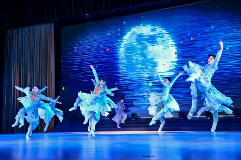 090136_703825_gsdt.jpg 090136_703825_gsdt.jpg