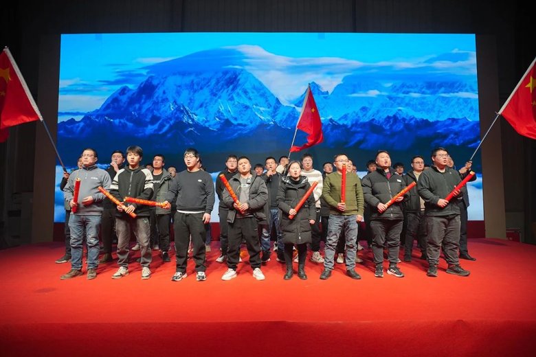 082700_511280_gsdt.jpg 082700_511280_gsdt.jpg