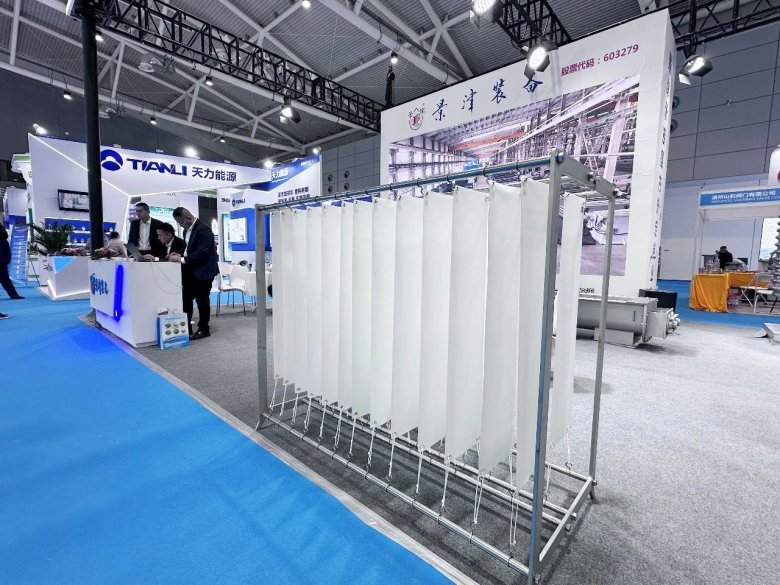 114552_919704_gsdt.jpg 114552_919704_gsdt.jpg