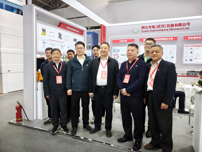 142315_834939_gsdt.png 湖北省環境保護產業協會會長到訪四方儀器展臺交流(1).png