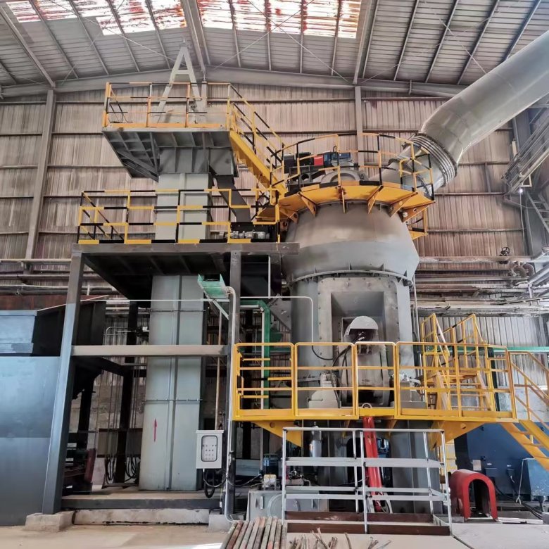 100314_595784_jswz.jpg 山東GKLM立式磨粉機(jī)生產(chǎn)現(xiàn)場(chǎng).jpg