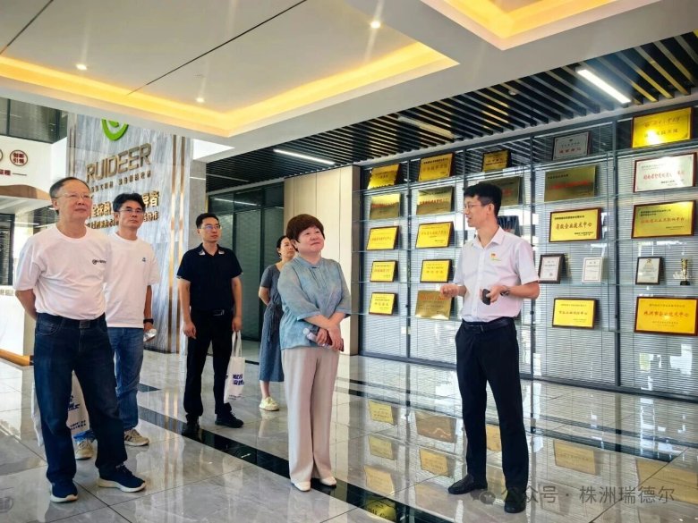 081335_360392_gsdt.jpg 081335_360392_gsdt.jpg