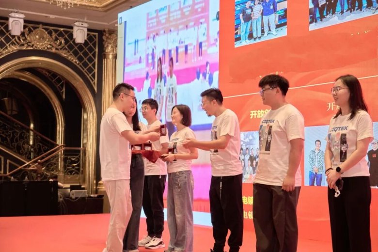 081428_915643_gsdt.jpg 081428_915643_gsdt.jpg