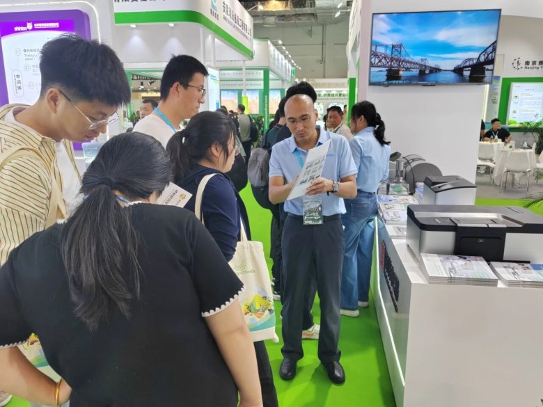 102303_886003_gsdt.jpg 102303_886003_gsdt.jpg